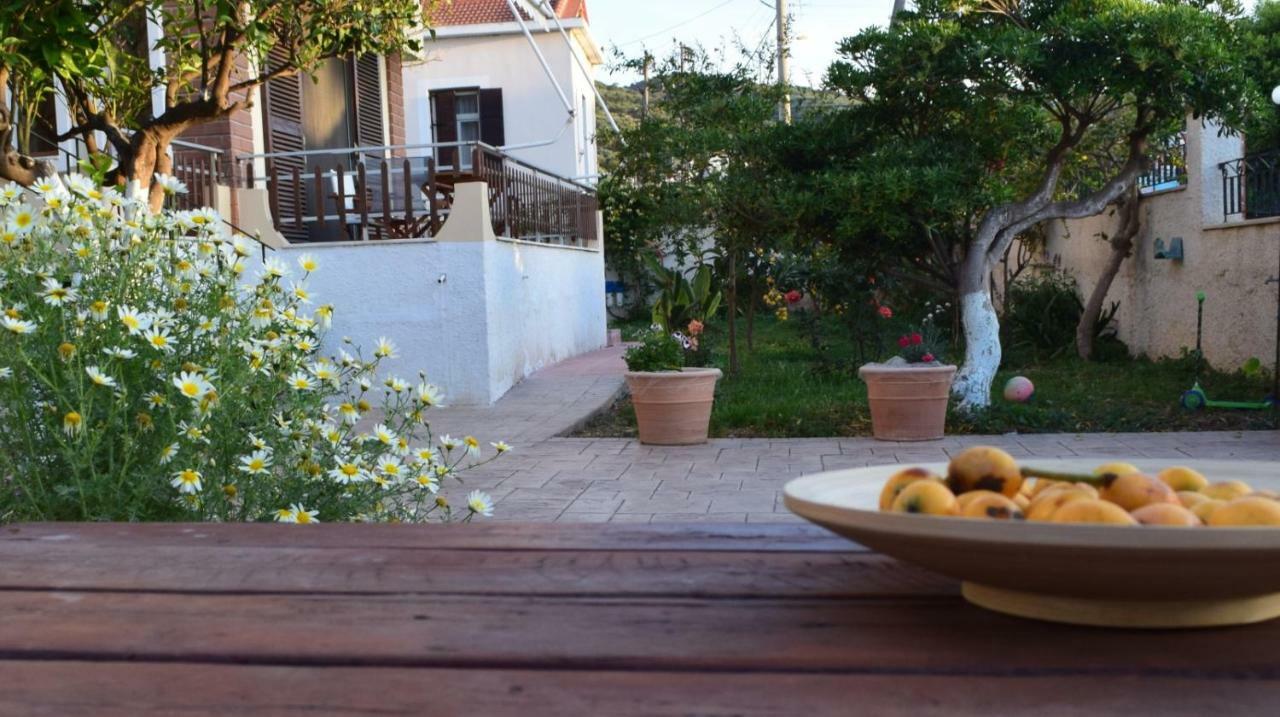 Modern Apartment With Garden Kíssamos Exterior foto