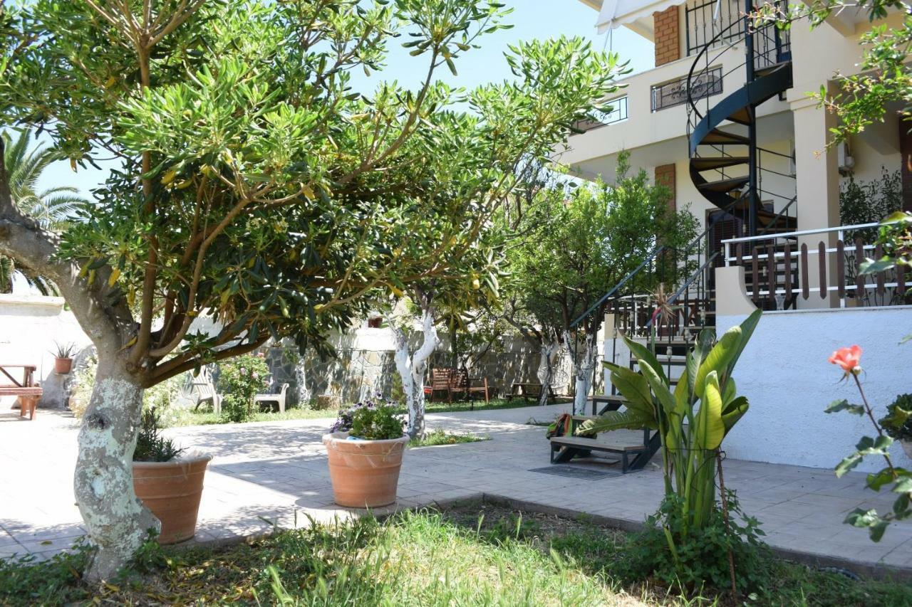Modern Apartment With Garden Kíssamos Exterior foto